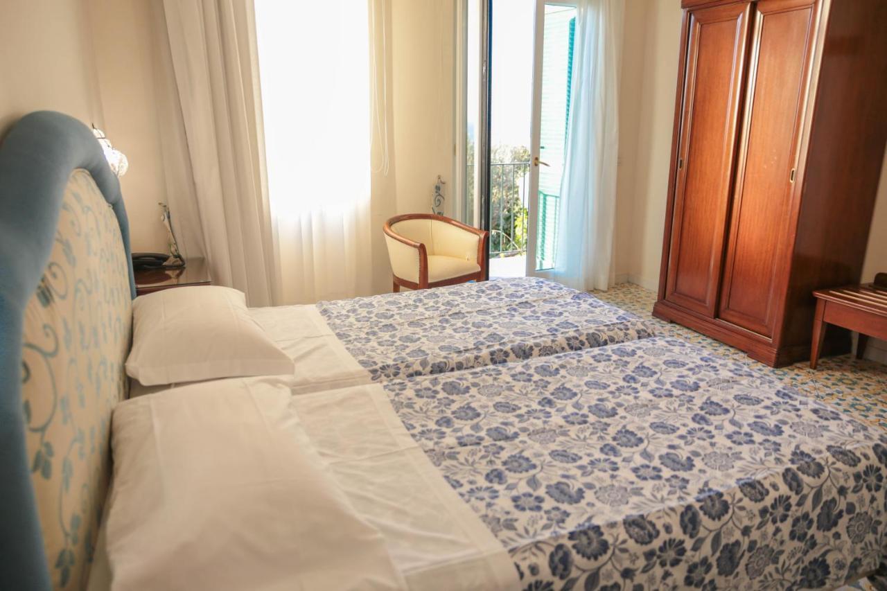 Hotel La Badia Соренто Екстериор снимка